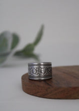 Load image into Gallery viewer, Beaded Rose Spoon Ring
