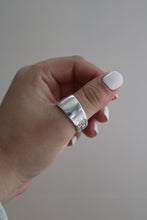 Load image into Gallery viewer, Size 10.5 Spoon Ring
