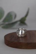 Load image into Gallery viewer, Size 6.5 Spoon Ring
