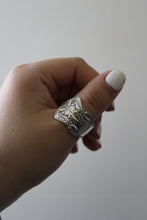 Load image into Gallery viewer, Size 10.5 Spoon Ring
