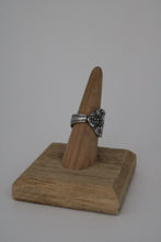 Load image into Gallery viewer, Size 7 Spoon Ring
