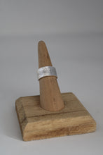 Load image into Gallery viewer, Size 6 Spoon Ring
