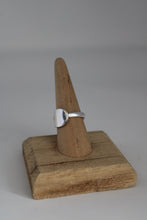 Load image into Gallery viewer, Size 7.5 Spoon Ring
