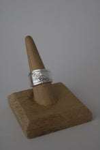 Load image into Gallery viewer, Size 8 Spoon Ring
