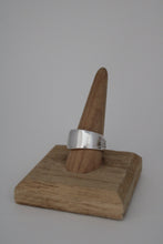 Load image into Gallery viewer, Size 10.5 Spoon Ring
