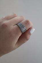 Load image into Gallery viewer, Size 9 Spoon Ring
