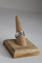 Load image into Gallery viewer, Size 8.5/9 Spoon Ring
