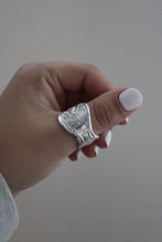 Load image into Gallery viewer, Size 9.5 Spoon Ring
