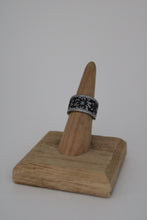 Load image into Gallery viewer, Size 6.5 Spoon Ring
