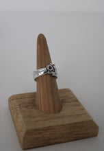 Load image into Gallery viewer, Spoon Ring | Daffodil
