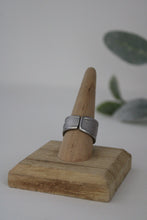 Load image into Gallery viewer, Size 7.5 Spoon Ring
