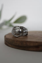 Load image into Gallery viewer, Size 8.5 Spoon Ring
