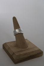 Load image into Gallery viewer, Size 6/6.5 Spoon Ring
