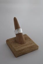 Load image into Gallery viewer, Size 7/7.5 Spoon Ring
