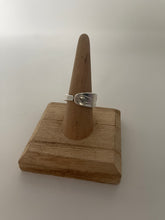 Load image into Gallery viewer, Size 8.5/9 Spoon Ring
