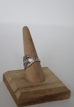 Load image into Gallery viewer, Size 8.5 Spoon Ring
