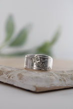 Load image into Gallery viewer, Size 8/8.5 Spoon Ring
