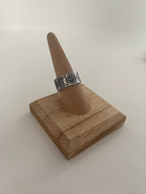 Load image into Gallery viewer, Size 8/8.5 Spoon Ring
