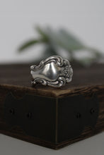 Load image into Gallery viewer, Size 8/8.5 Spoon Ring
